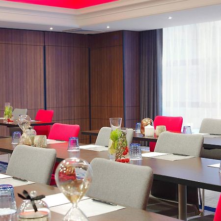 Renaissance Paris La Defense Hotel Puteaux Exterior photo