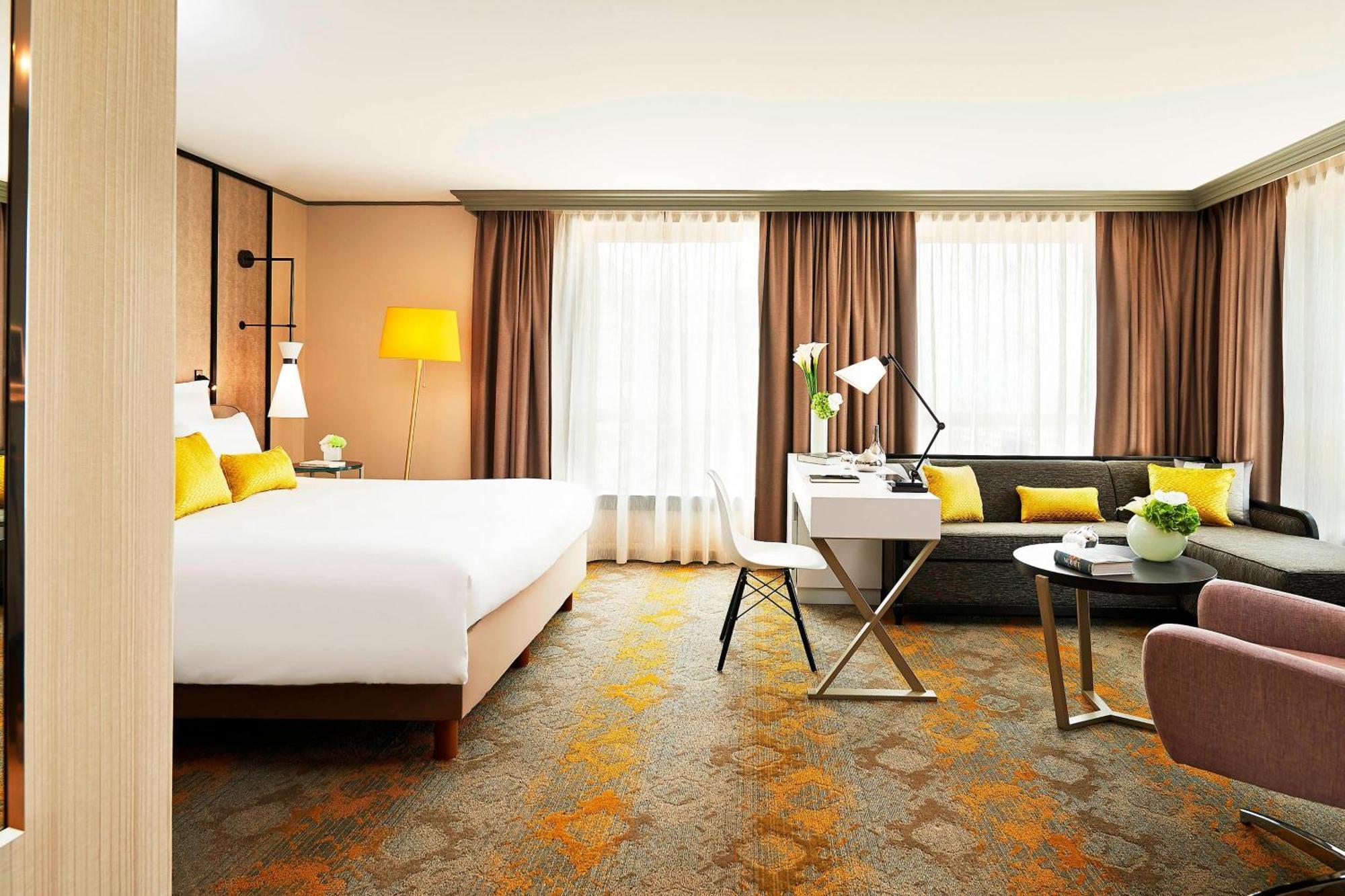 Renaissance Paris La Defense Hotel Puteaux Exterior photo