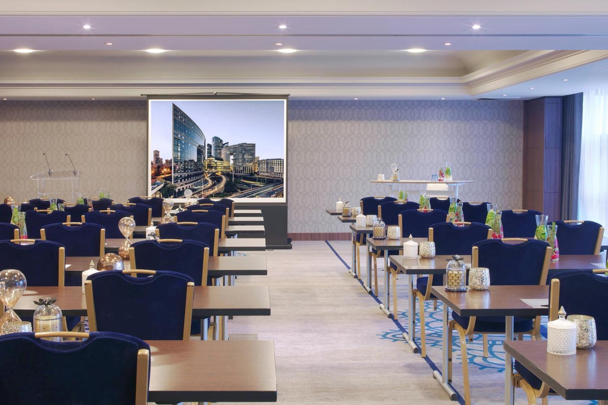 Renaissance Paris La Defense Hotel Puteaux Exterior photo