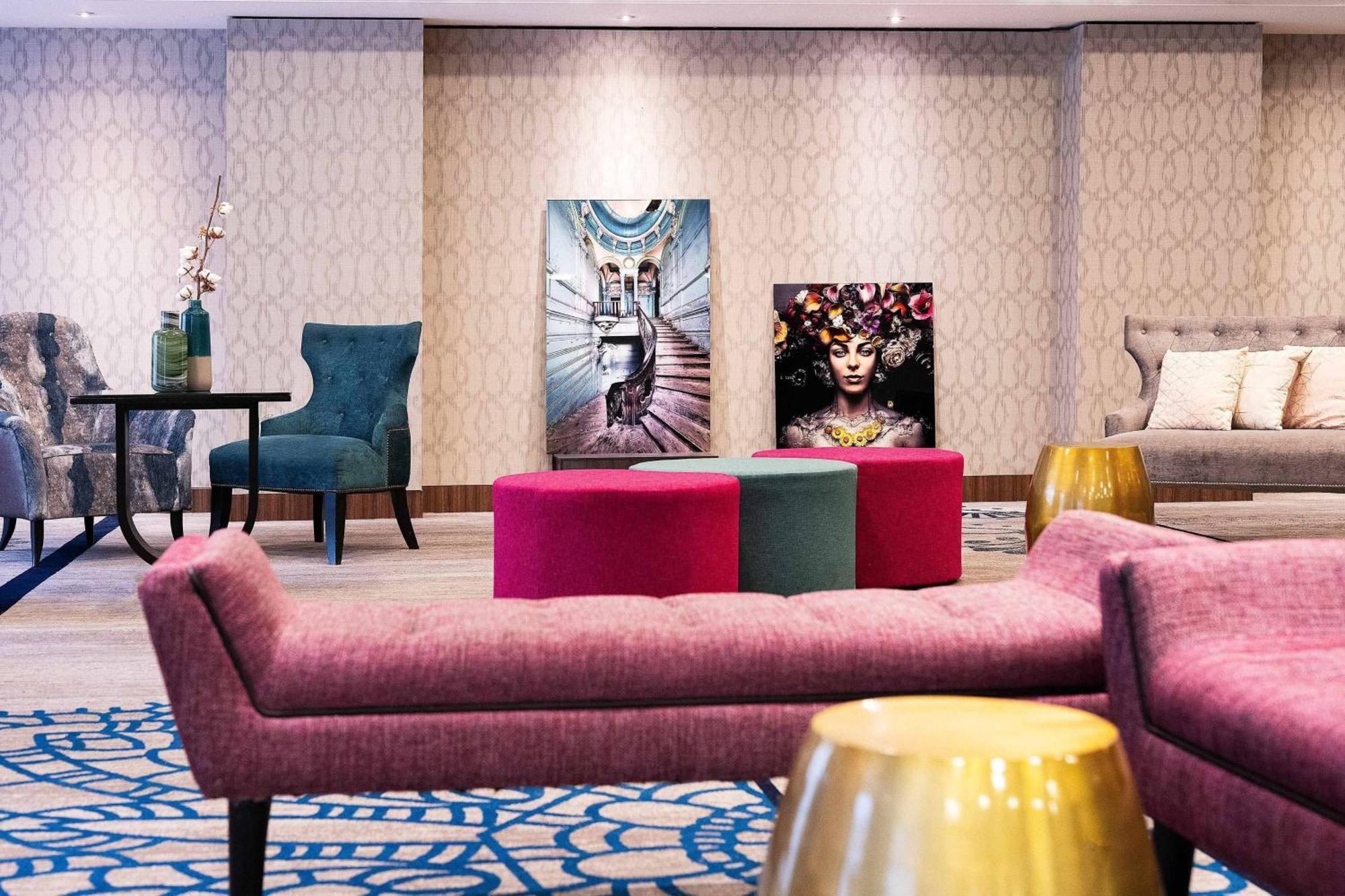 Renaissance Paris La Defense Hotel Puteaux Exterior photo