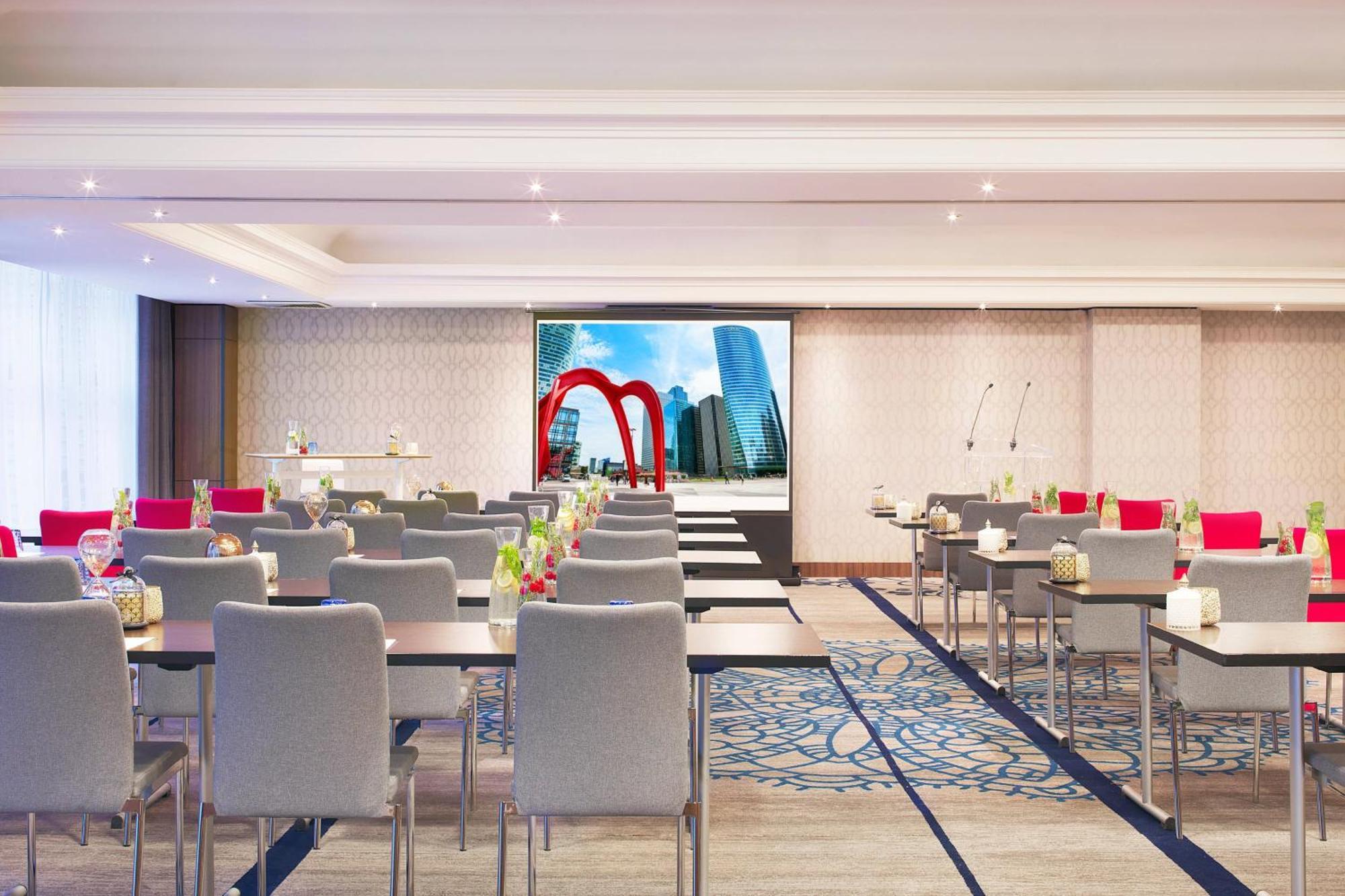 Renaissance Paris La Defense Hotel Puteaux Exterior photo