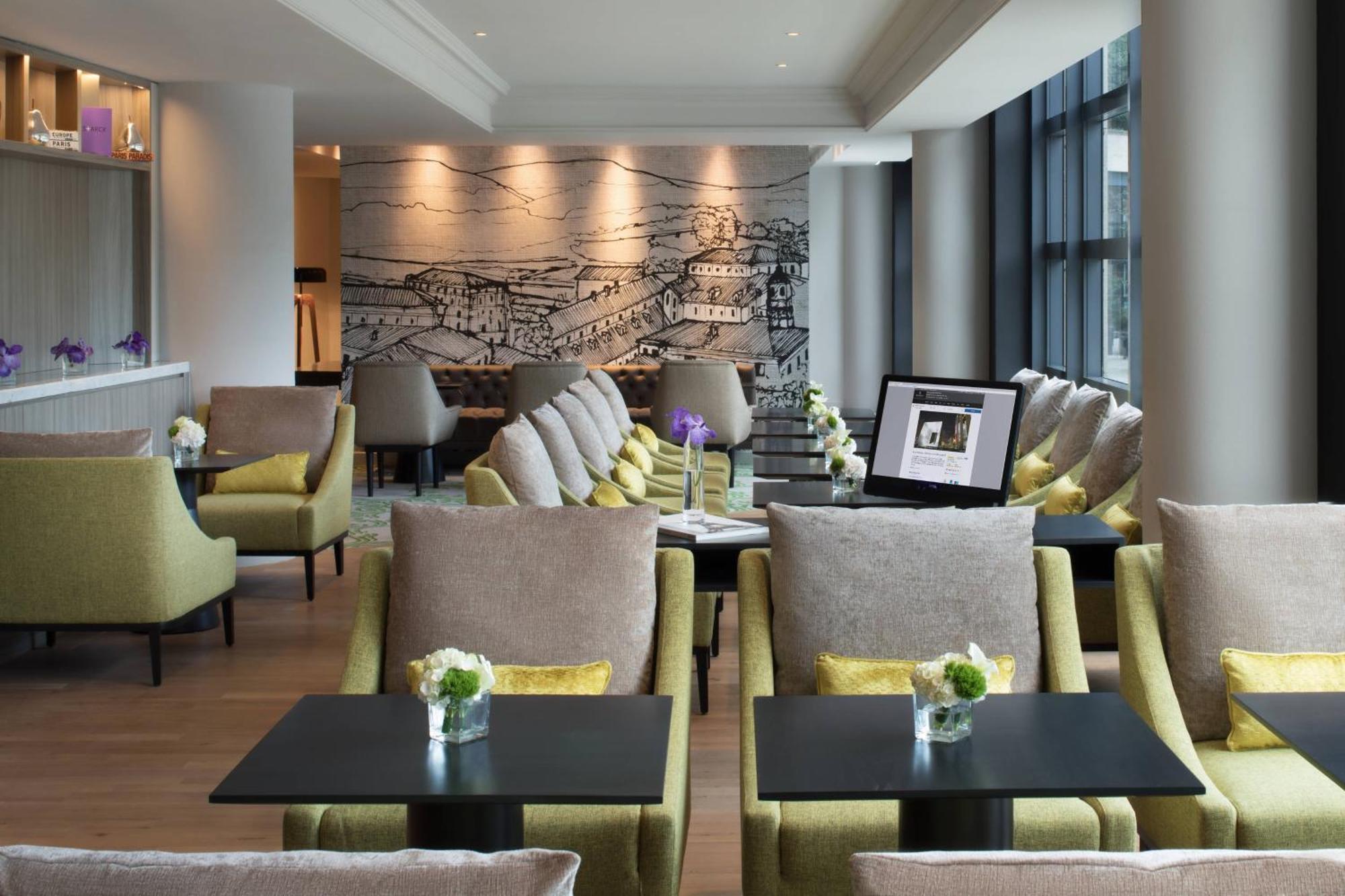 Renaissance Paris La Defense Hotel Puteaux Exterior photo