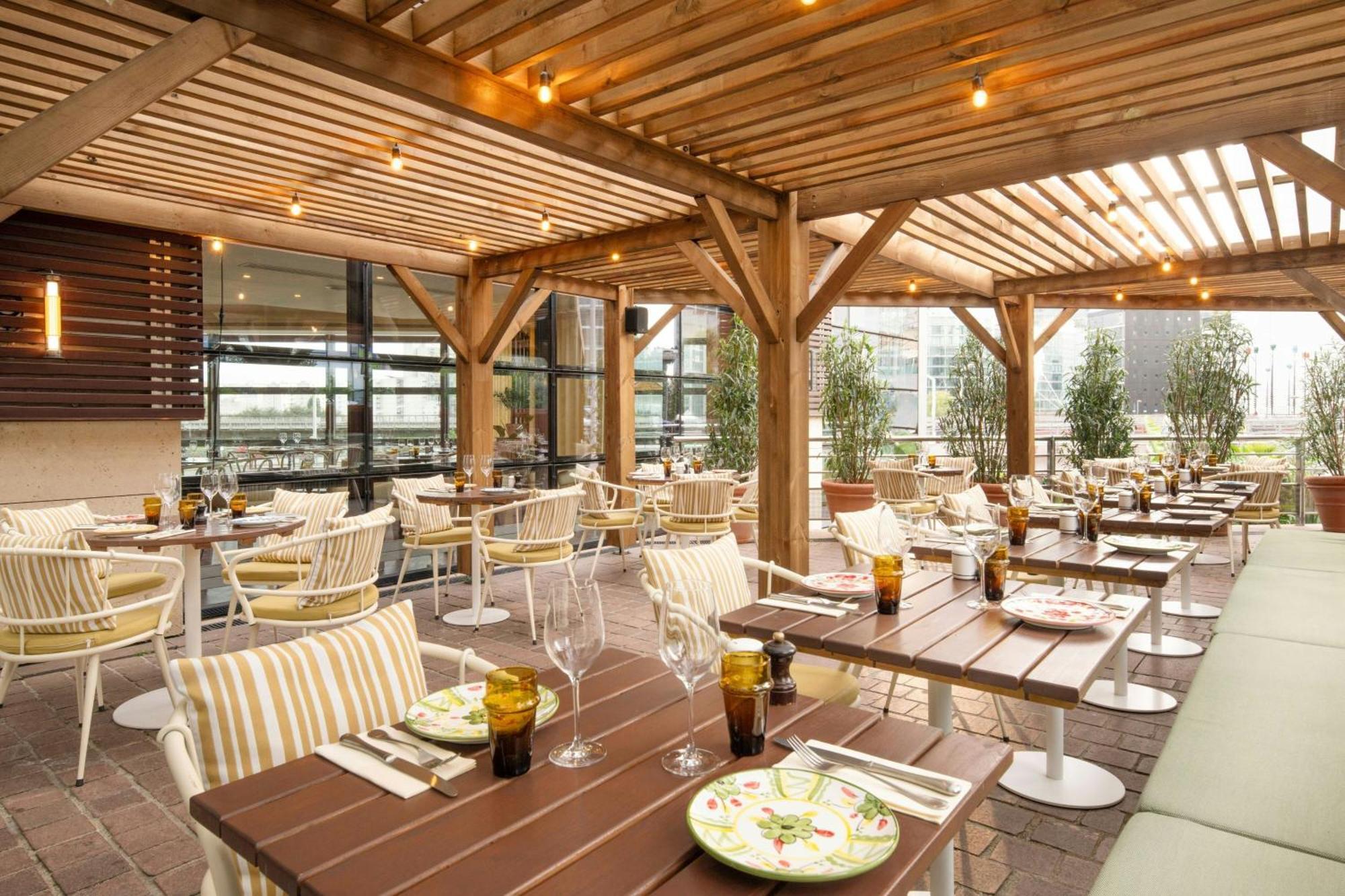 Renaissance Paris La Defense Hotel Puteaux Exterior photo