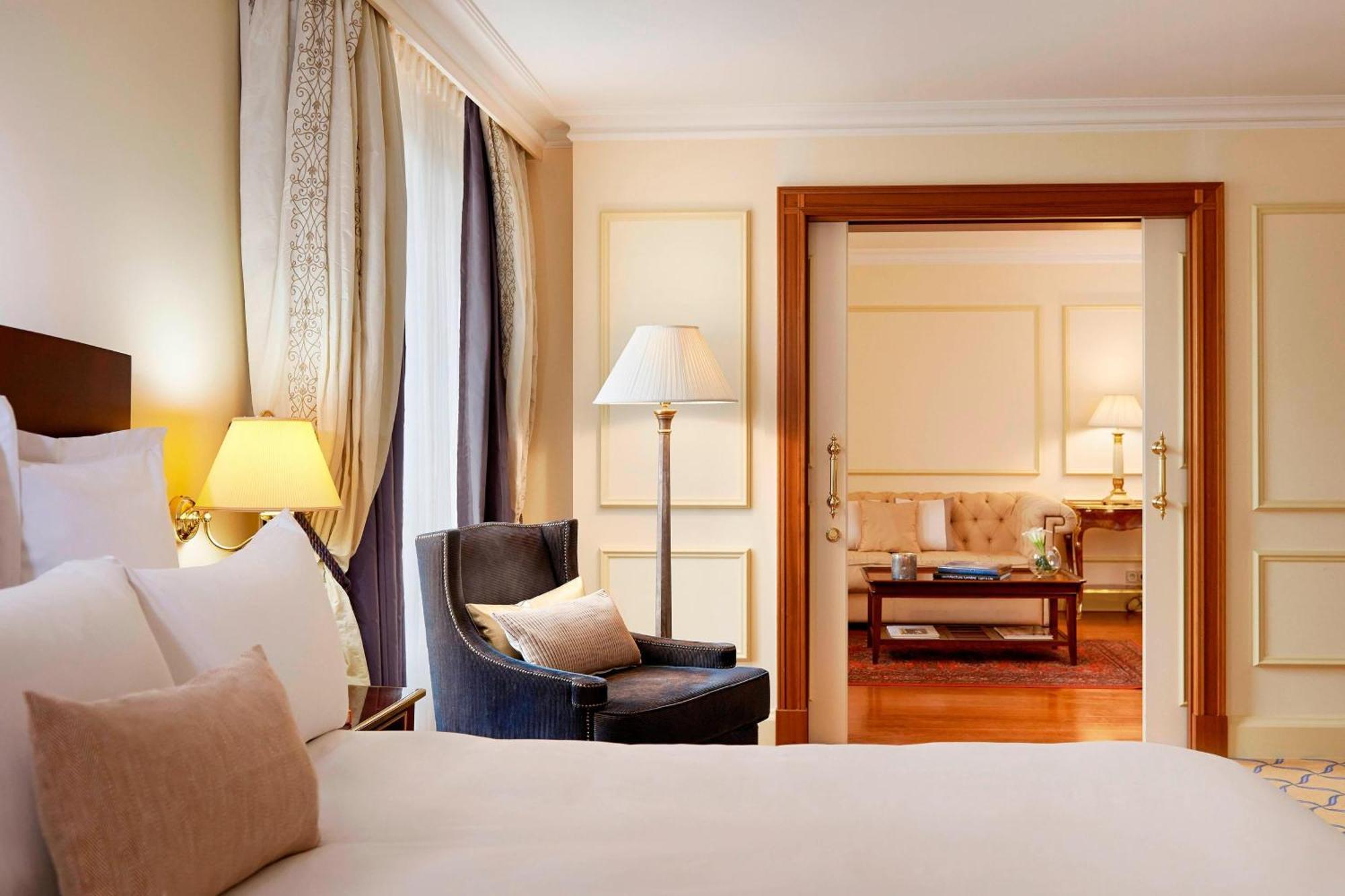 Renaissance Paris La Defense Hotel Puteaux Exterior photo