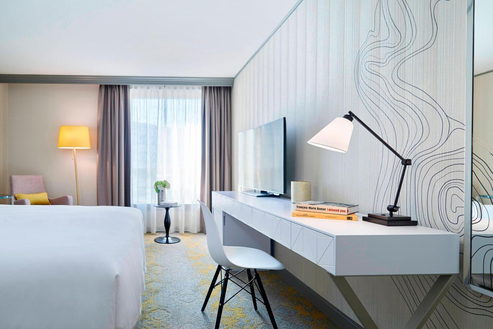 Renaissance Paris La Defense Hotel Puteaux Exterior photo