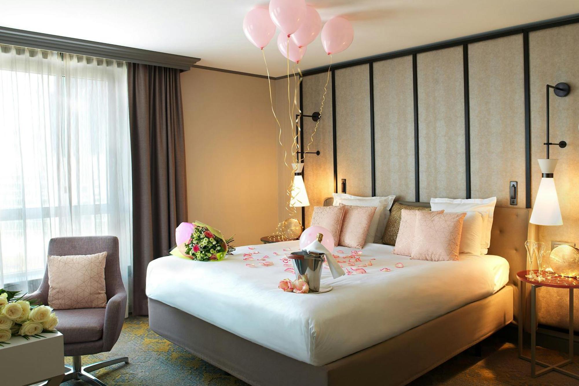 Renaissance Paris La Defense Hotel Puteaux Exterior photo