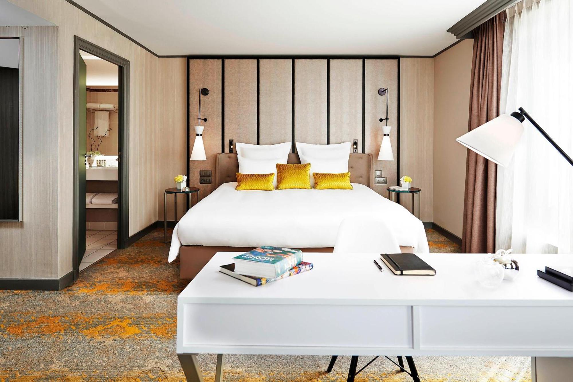 Renaissance Paris La Defense Hotel Puteaux Exterior photo